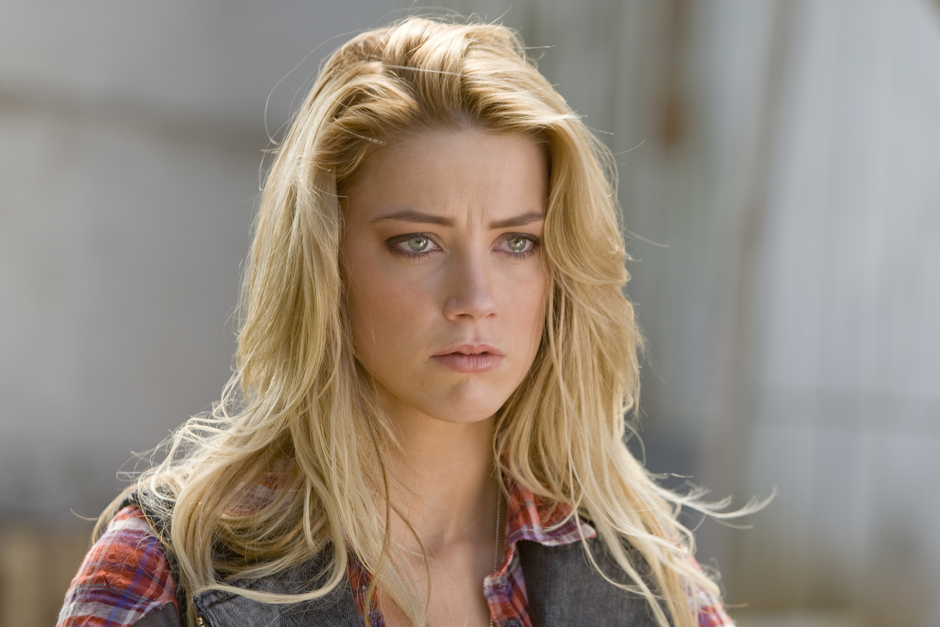 Amber Heard Wallpapers HD Free Download