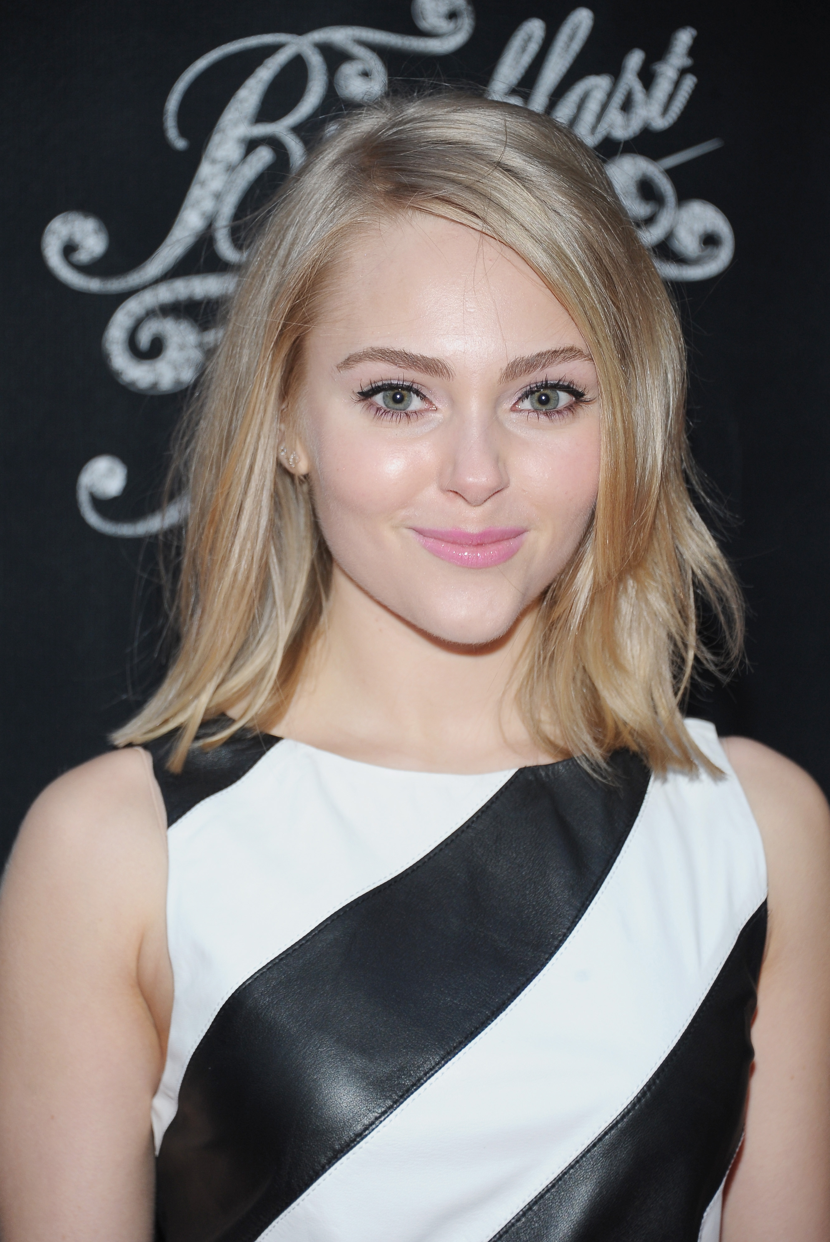 AnnaSophia Robb Wallpapers Images Photos Pictures Backgrounds