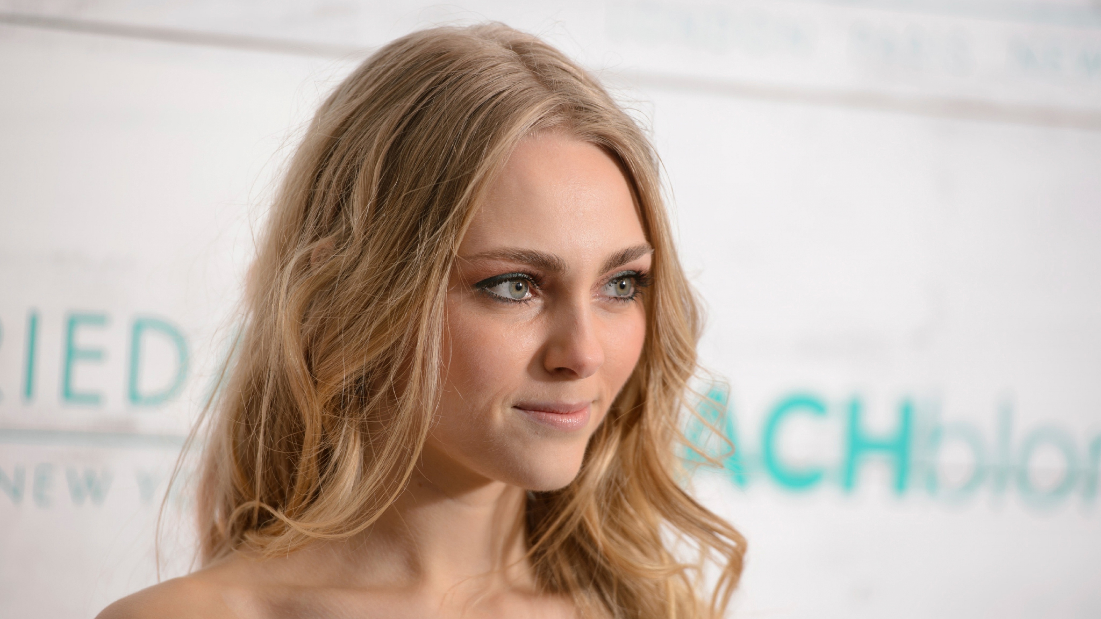 AnnaSophia Robb Wallpapers Images Photos Pictures Backgrounds