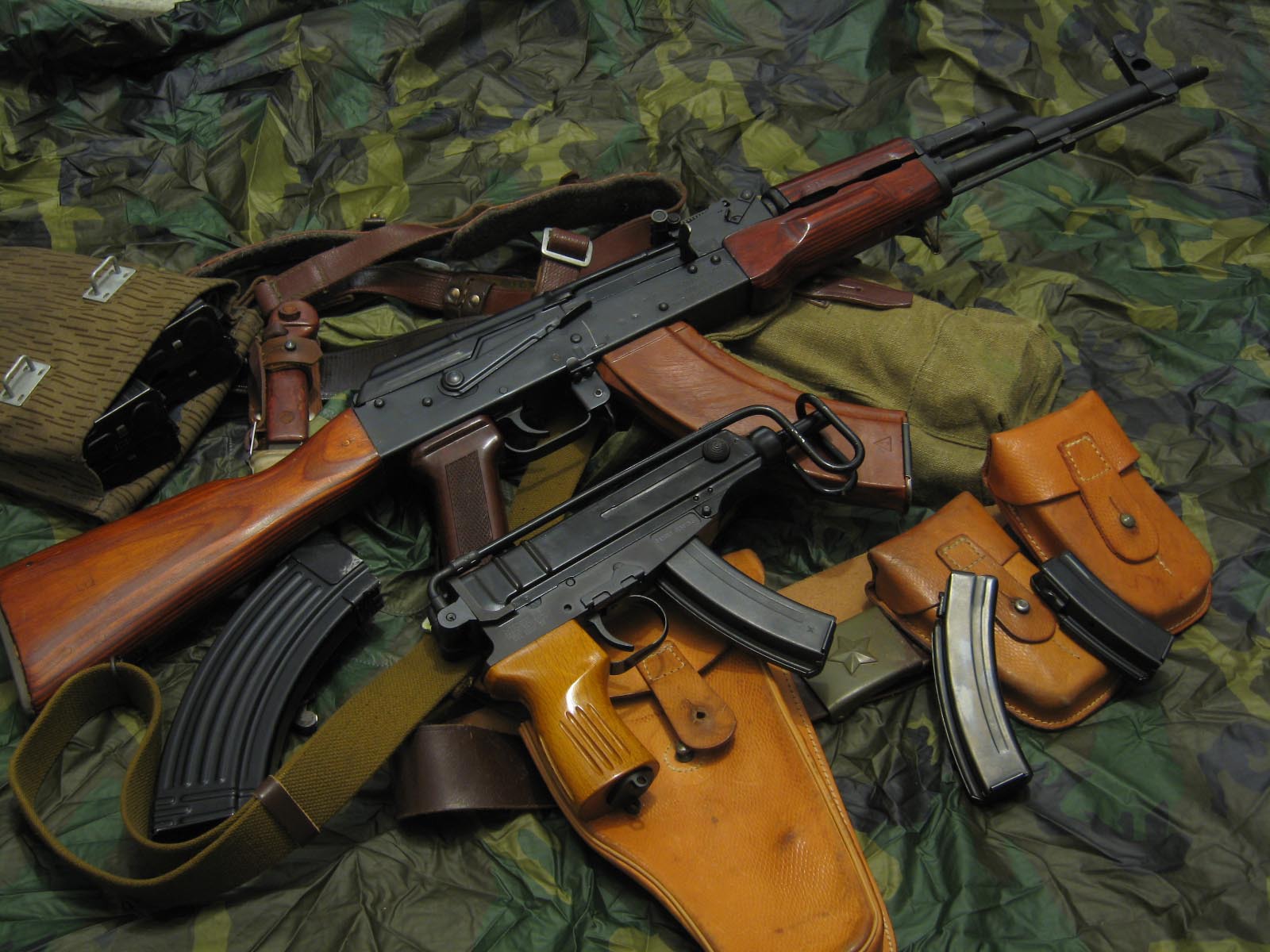 AK-47 Wallpapers Images Photos Pictures Backgrounds