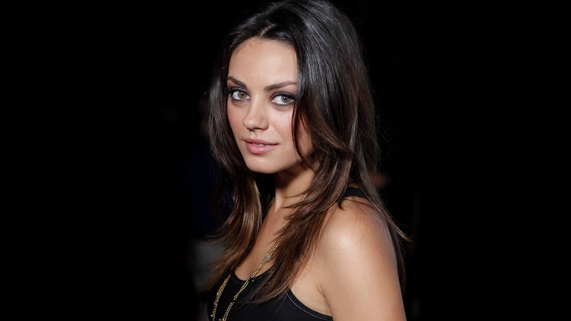 Mila Kunis Sexy Pics 18