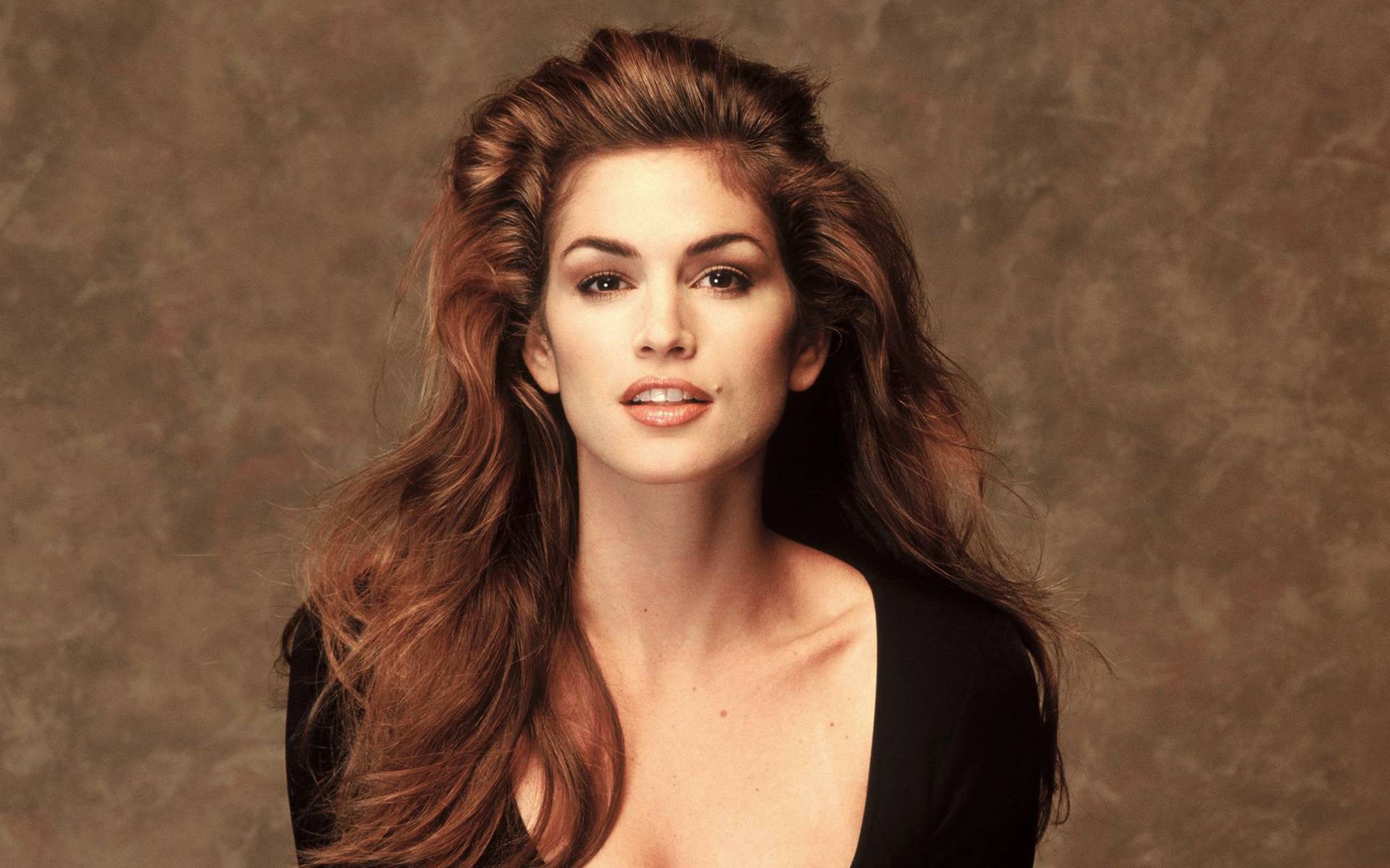 9. How to Style Your Hair Like Cindy Crawford - wide 1