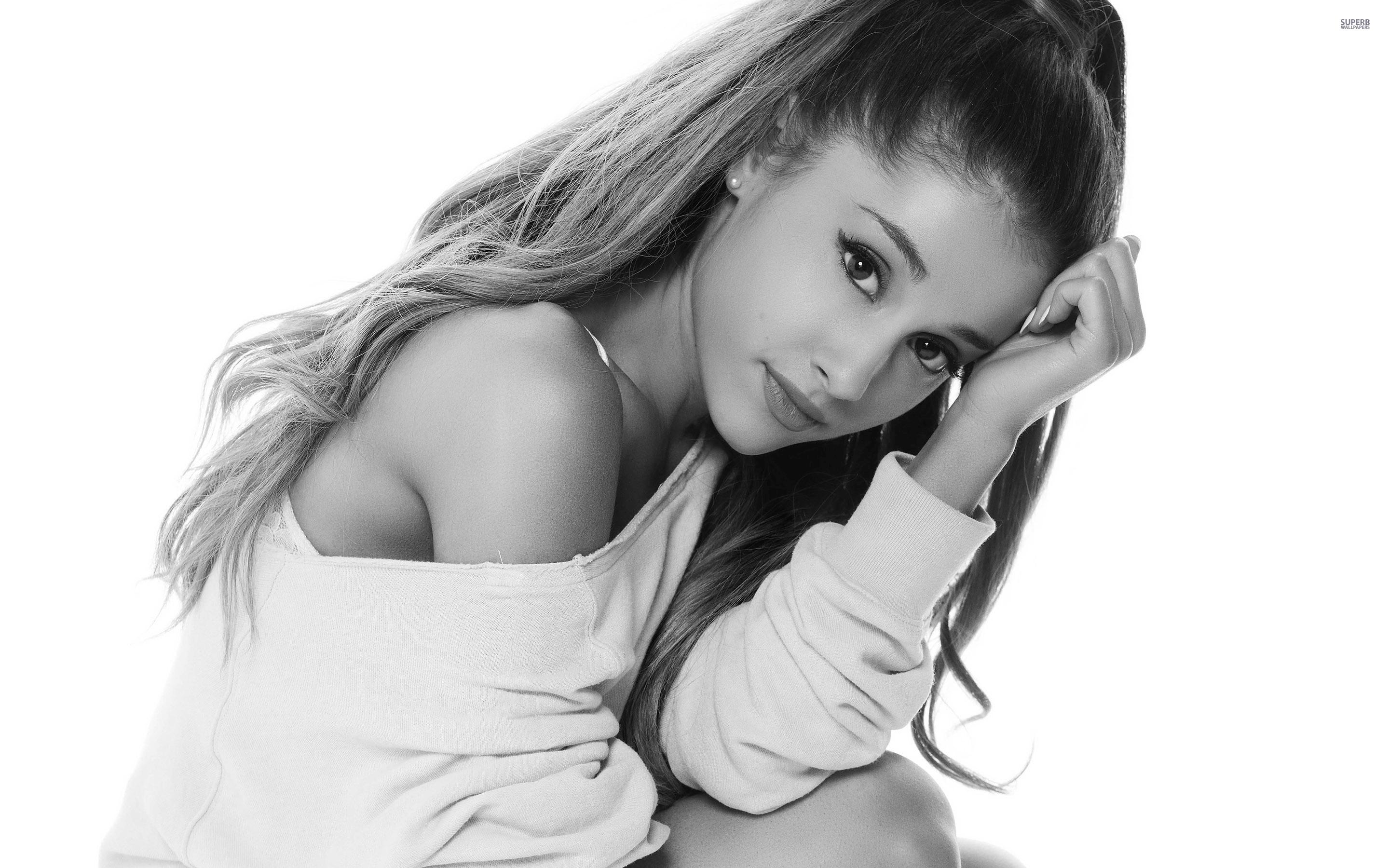 Ariana Grande Sexy Wallpapers 1089