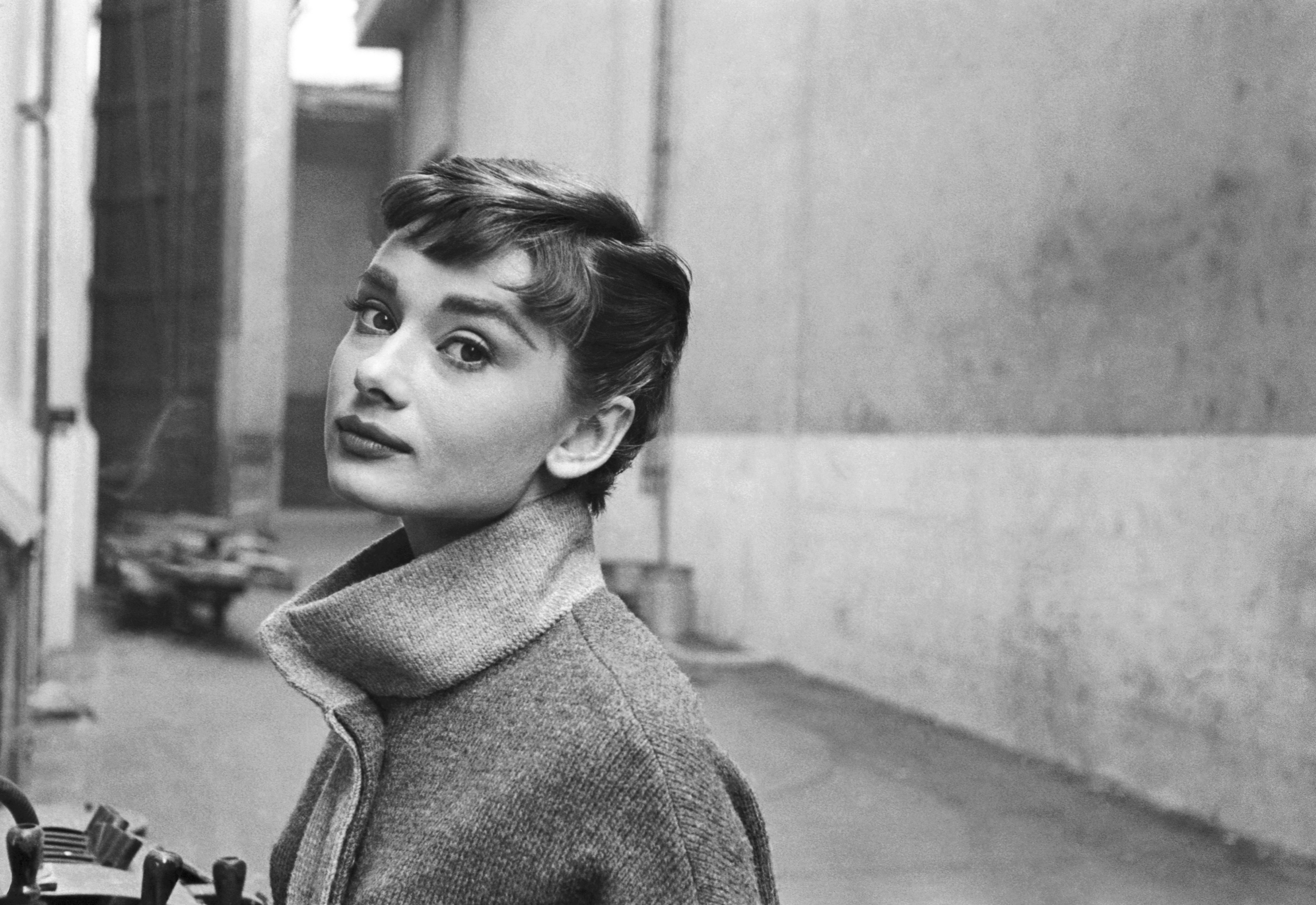 tumblr chanel backgrounds Wallpapers Images Hepburn Backgrounds Photos Audrey Pictures