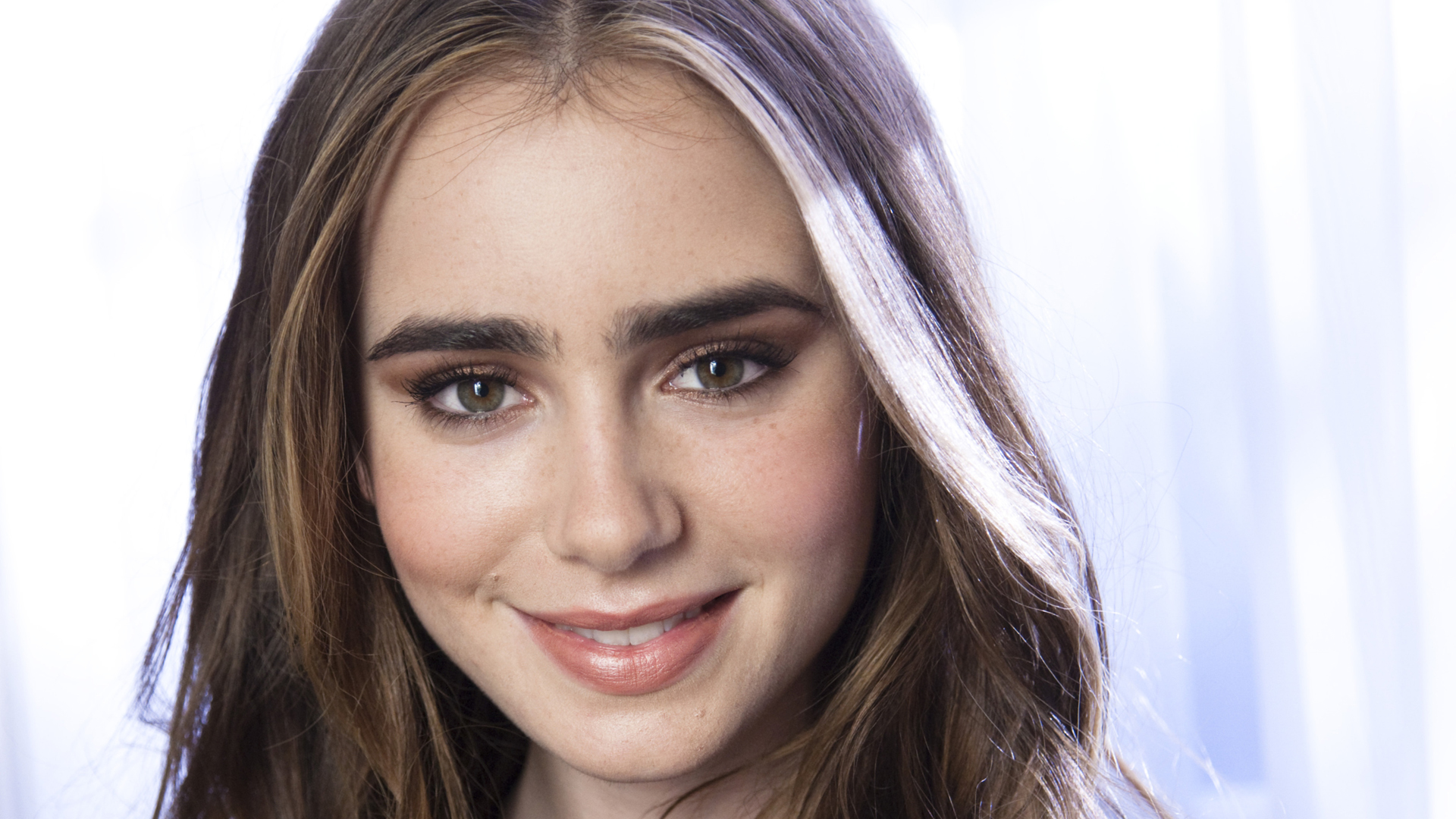 Lily Collins Wallpapers Images Photos Pictures Backgrounds