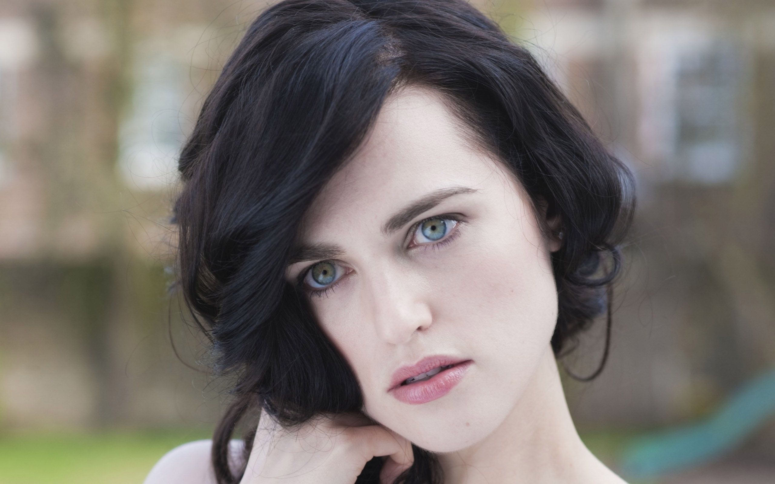 actress with blue hair