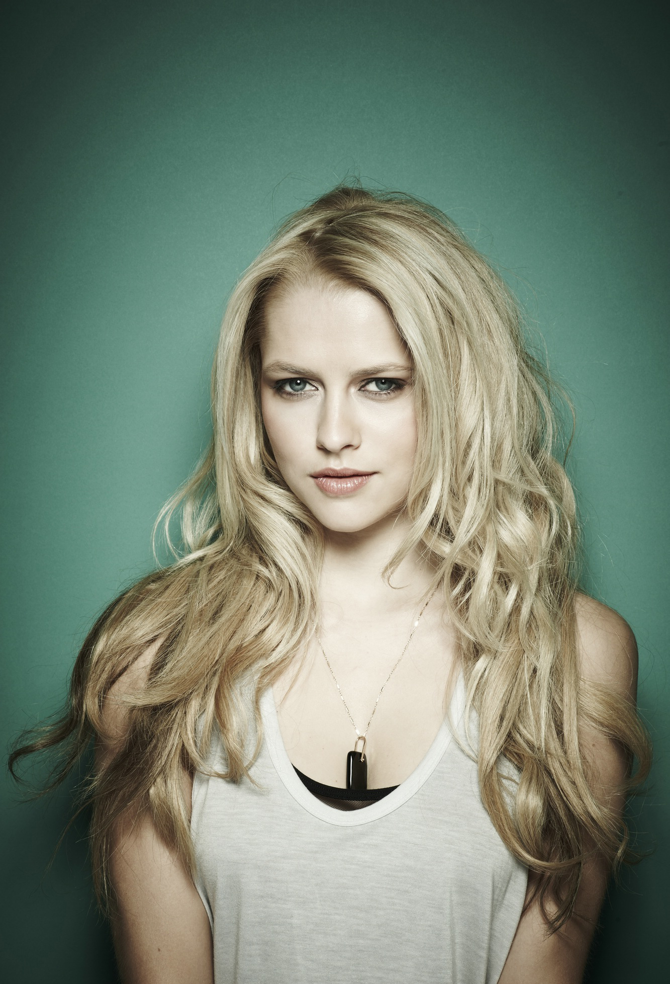 Teresa Palmer Wallpapers Images Photos Pictures Backgrounds