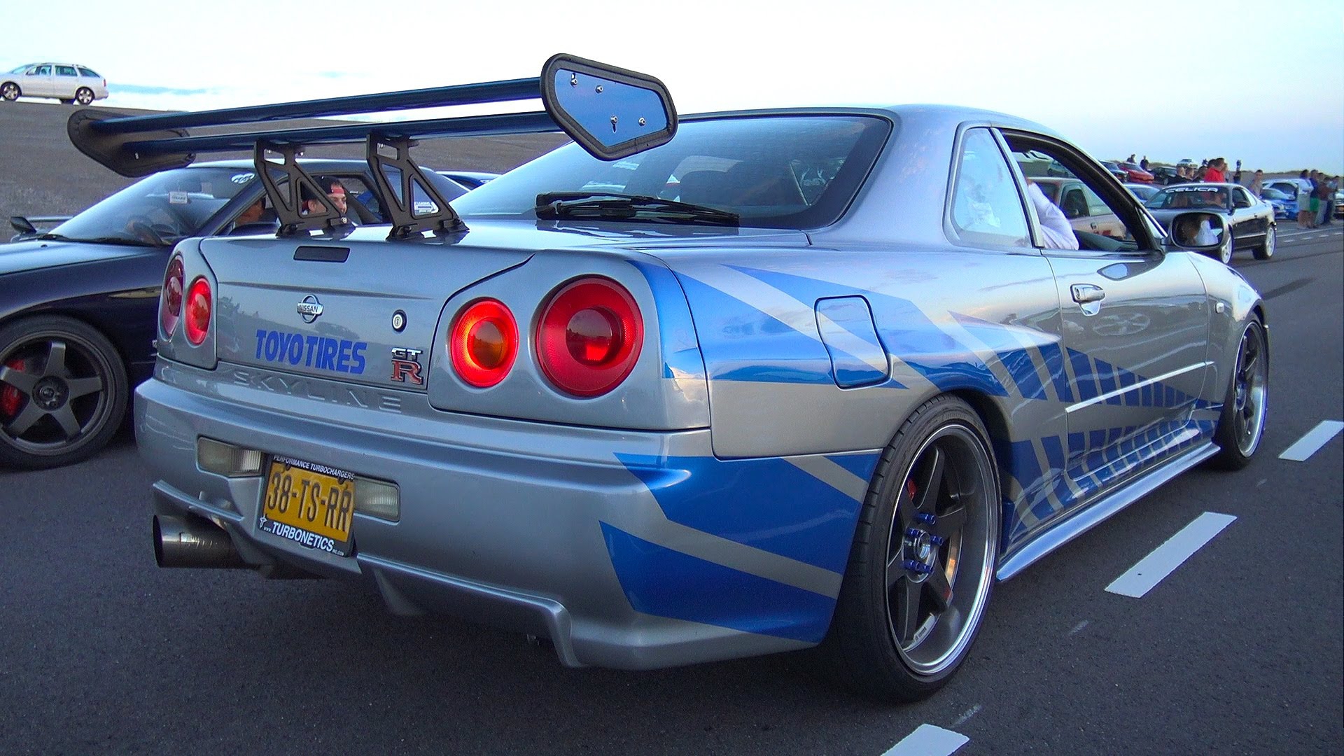 Nissan Skyline GT-R Wallpapers Images Photos Pictures Backgrounds