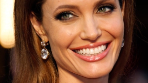 Angelina Jolie Iphone Sexy Wallpapers