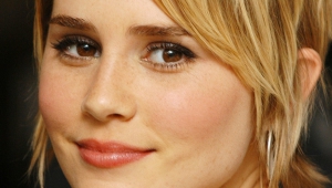 Alison Lohman High Quality Wallpapers For Iphone