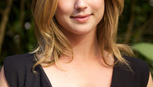 Emily VanCamp Iphone Sexy Wallpapers