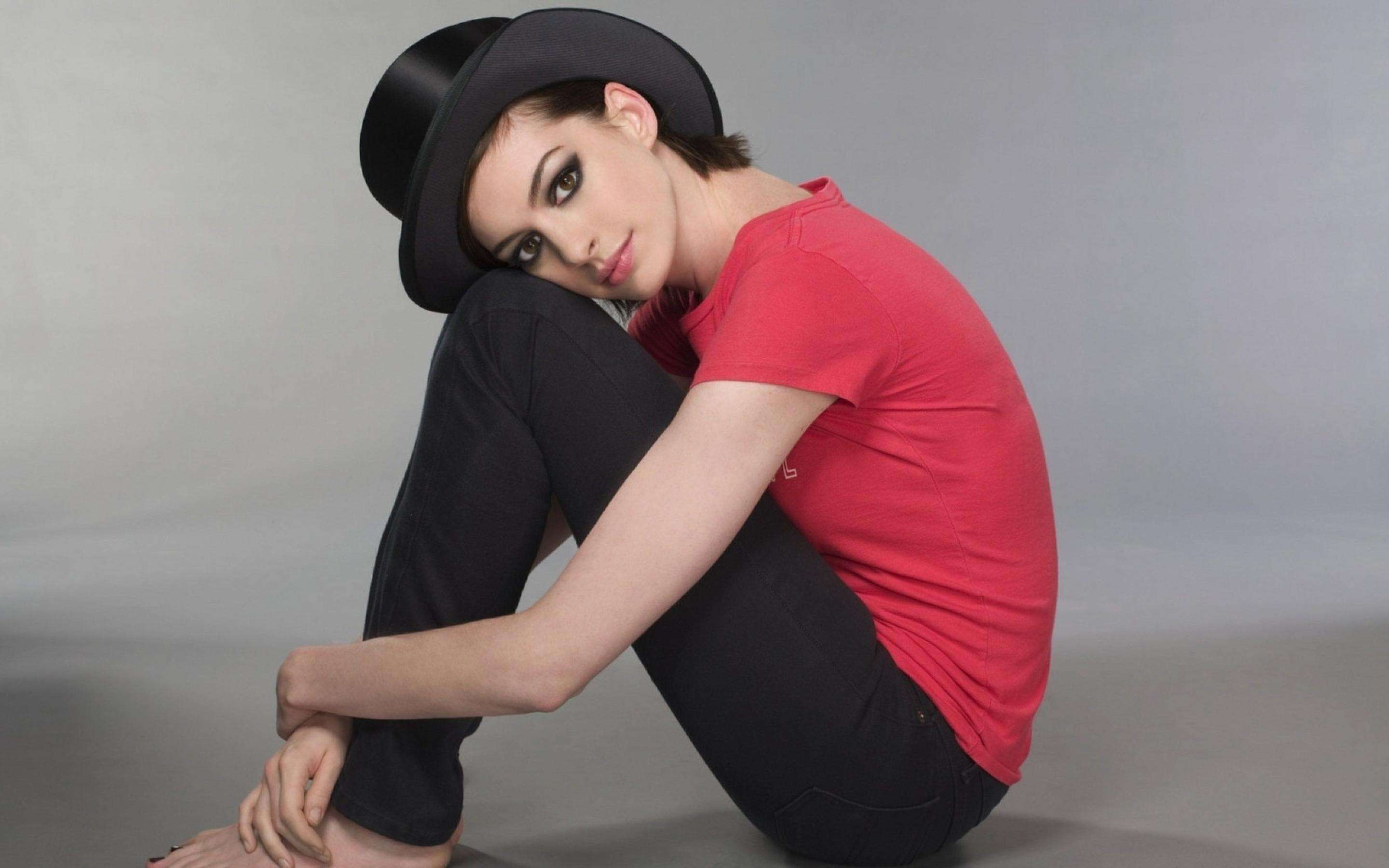 Anne Hathaway Computer Backgrounds