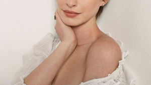 Anne Hathaway Iphone Background