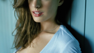 Anne Hathaway Wallpaper For Android
