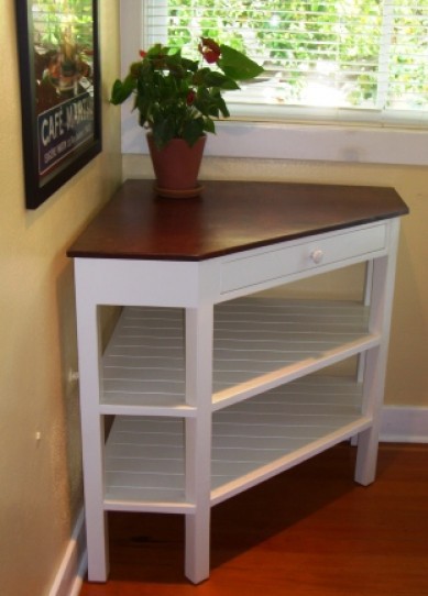 Coner Table With Shelves