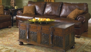 Trunk Coffee Table With Small Legs