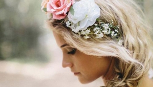 Trendy Flower Hairstyle Wedding