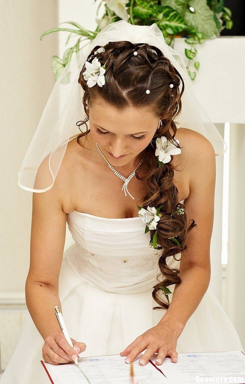 Bride with Down and Flowy Hairstyle