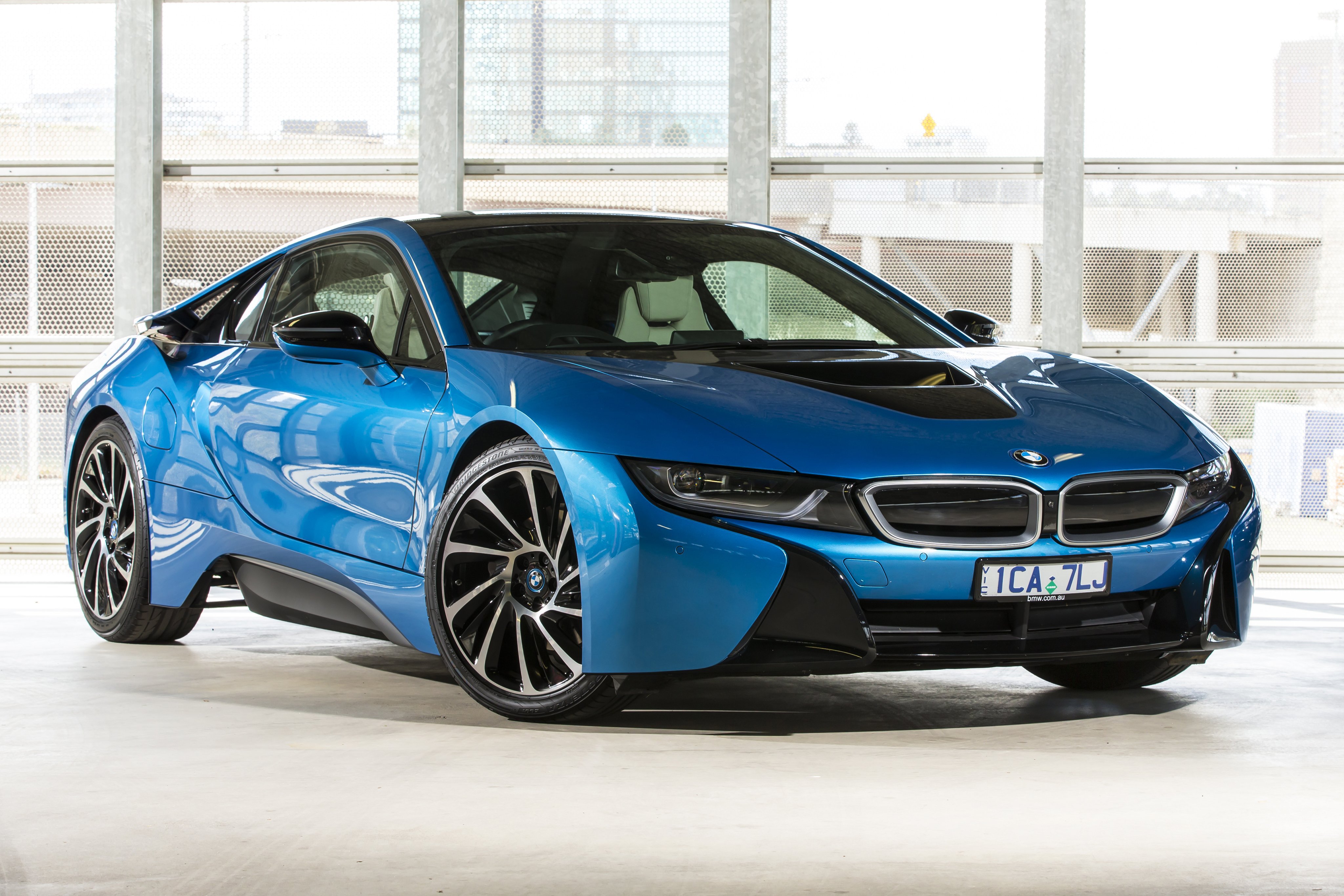 Bmw i8 сколько мест