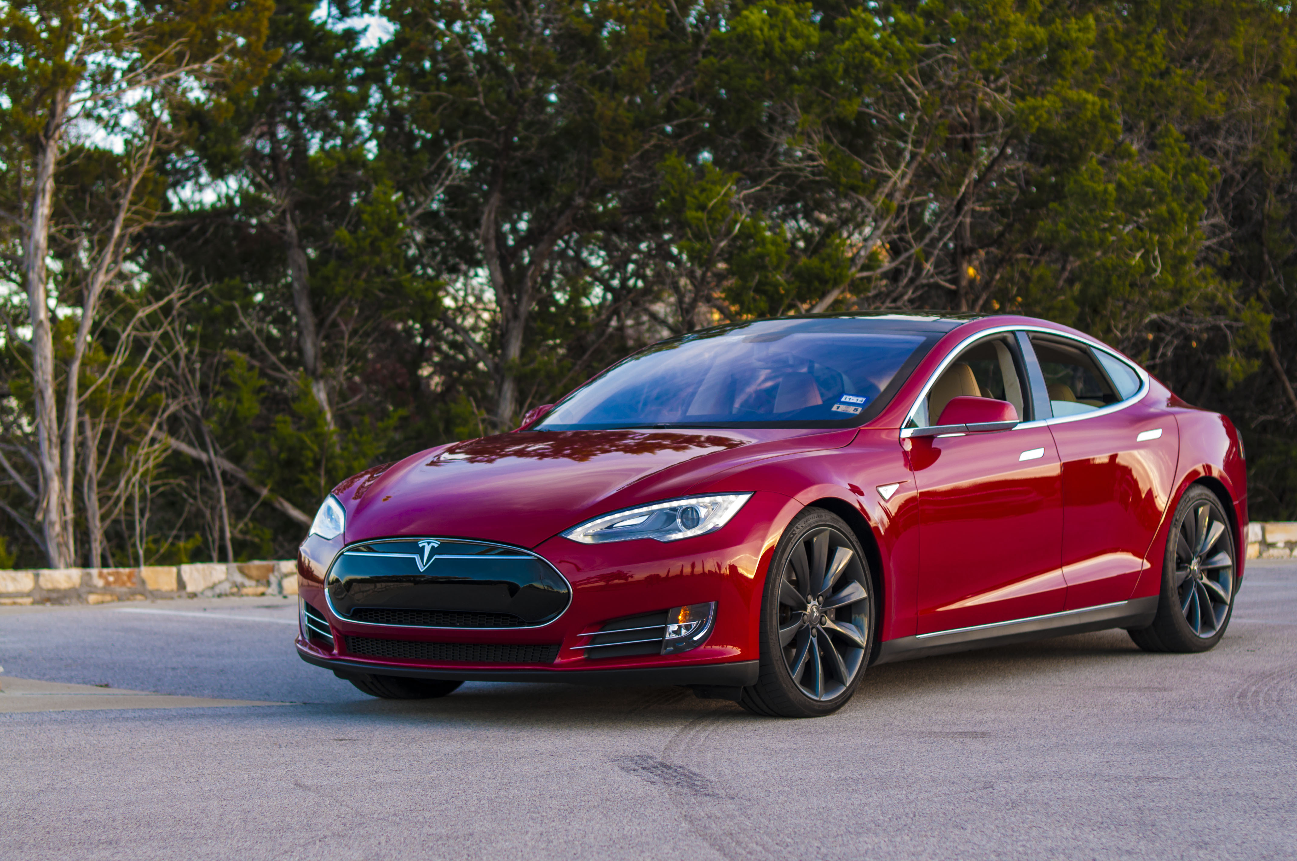 Тесла какой машина. Машина Tesla model s. Электромобиль Тесла. Tesla model s красная. Электрокары Тесла.