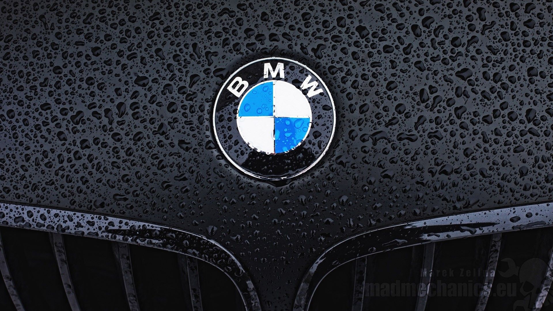 BMW unveils new flat and transparent logo, geared towards openness and  digitisation