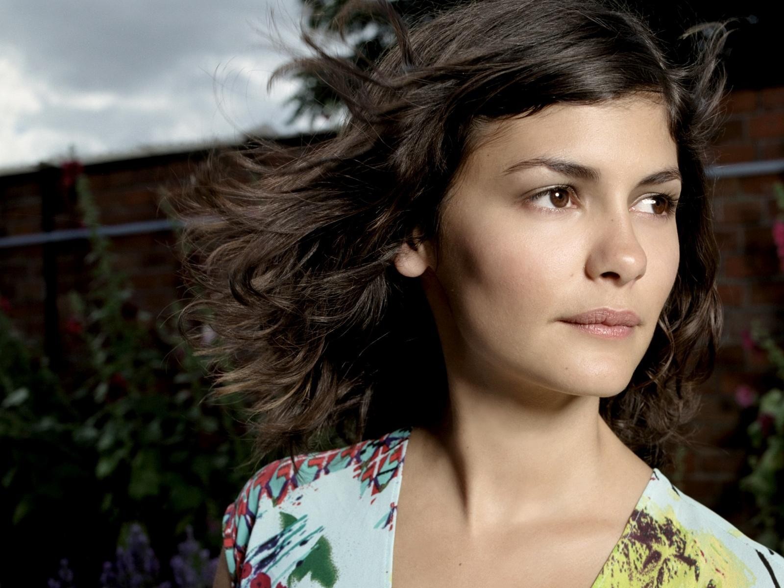 Audrey Tautou Wallpapers Images Photos Pictures Backgrounds