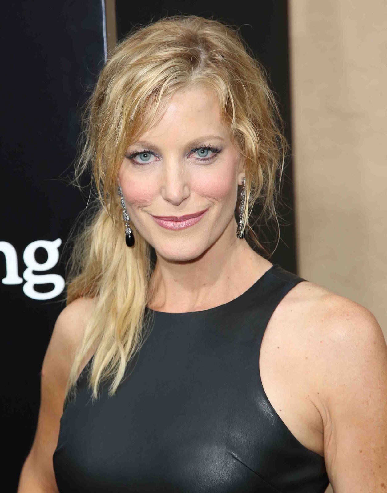 Anna Gunn wallpapers for iPhone, Android.