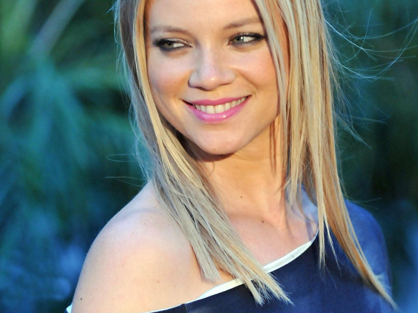 Pictures Of Amy Smart