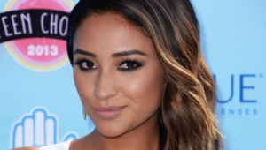 Shay Mitchell Widescreen