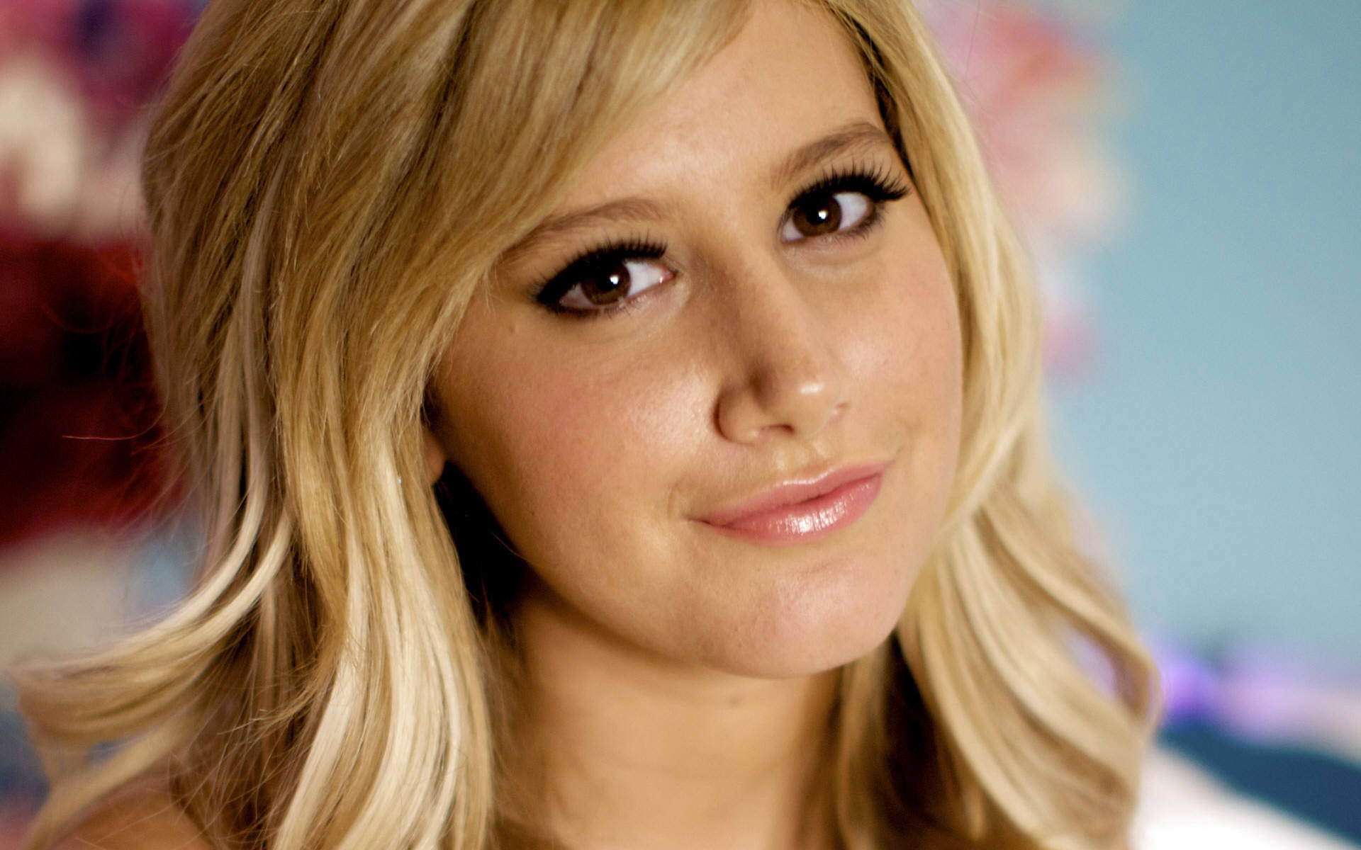 All Ashley Tisdale wallpapers.
