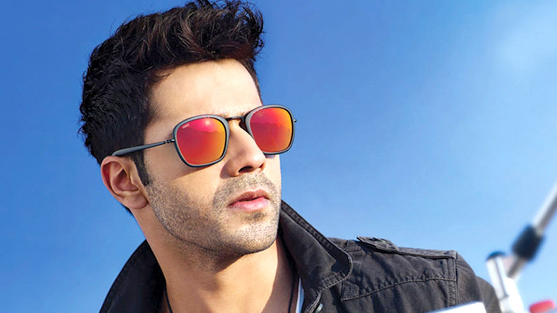 Varun Dhawan Wallpapers Images Photos Pictures Backgrounds