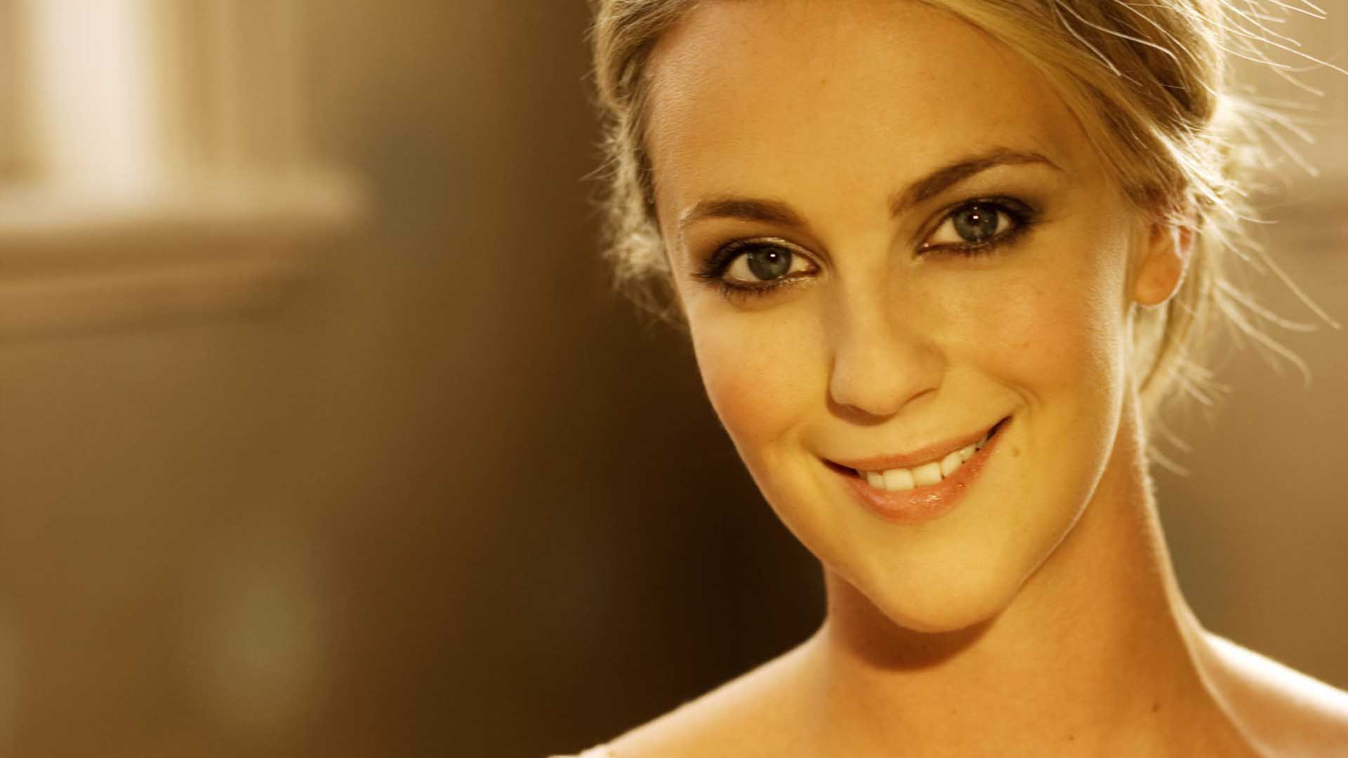 Miranda Raison Wallpapers HD