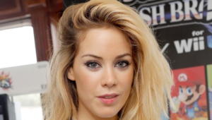 Roxanne Mckee Deskto