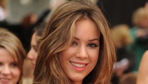 Roxanne Mckee HD Background 