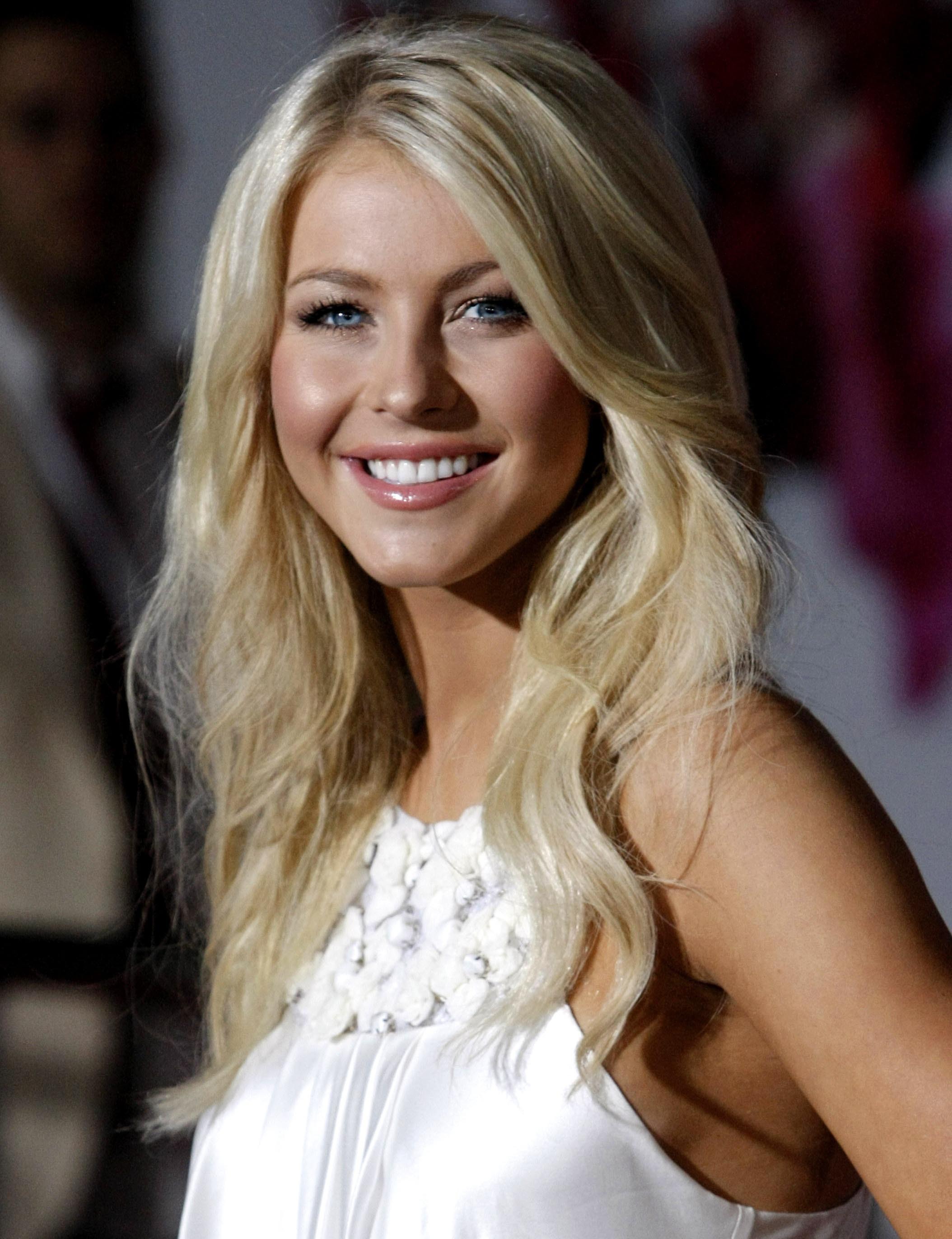 Julianne Hough Iphone Wallpapers