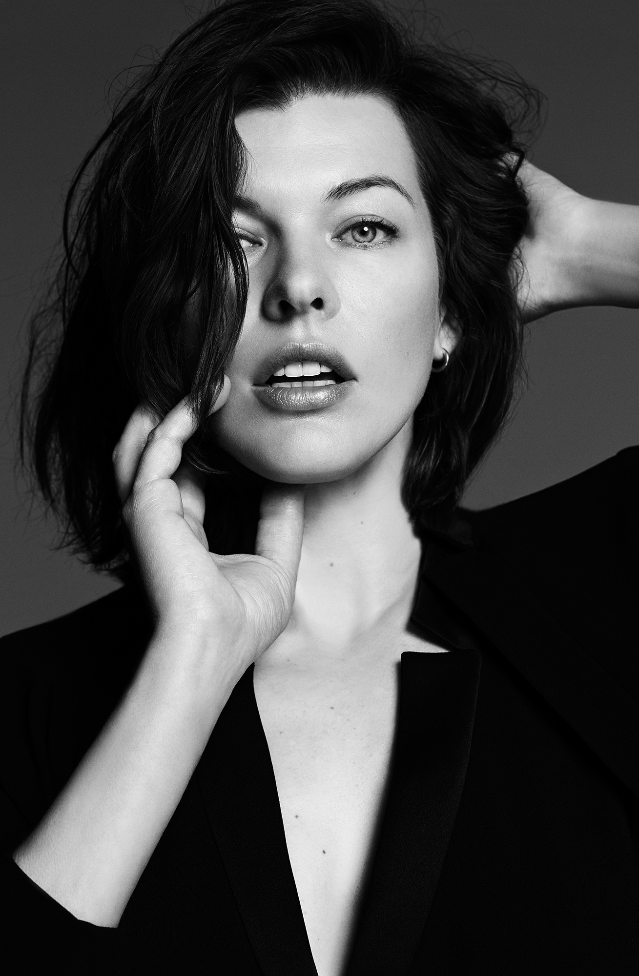 Milla Jovovich Wallpapers Images Photos Pictures Backgrounds