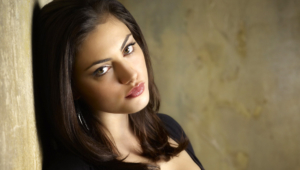 Pictures Of Phoebe Tonkin