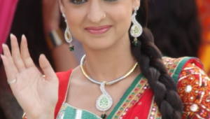 Sanaya Irani Iphone Sexy Wallpapers