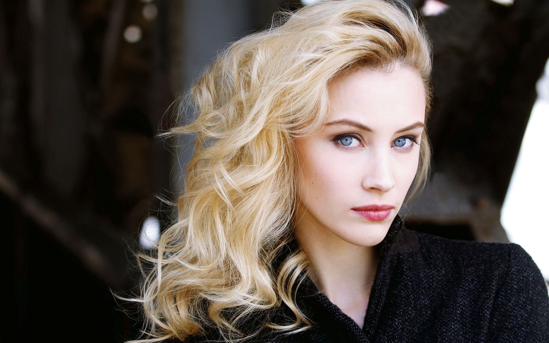 Sarah gadon photos