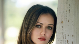 Alexis Dziena Images