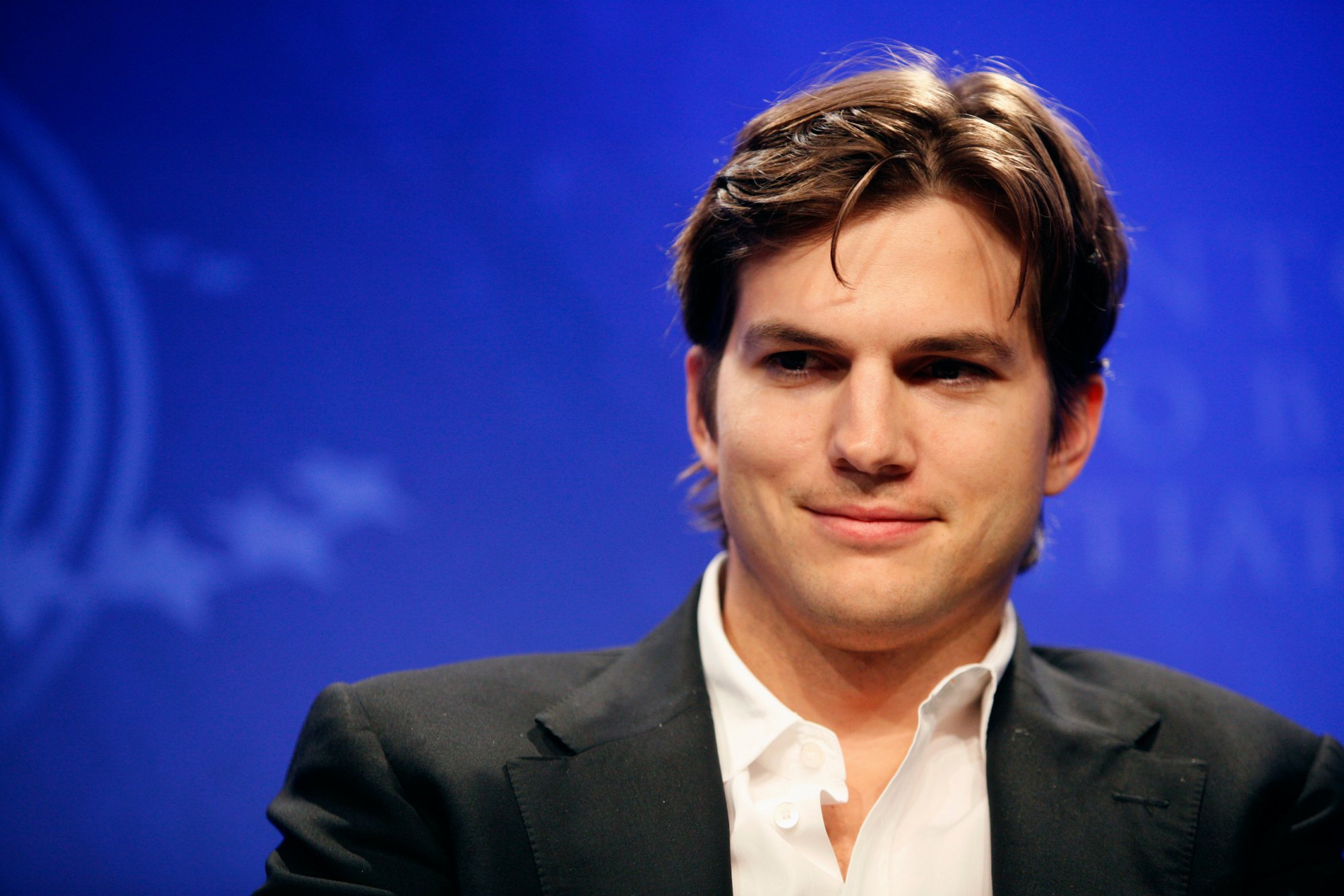 Ashton Kutcher Wallpapers Images Photos Pictures Backgrounds