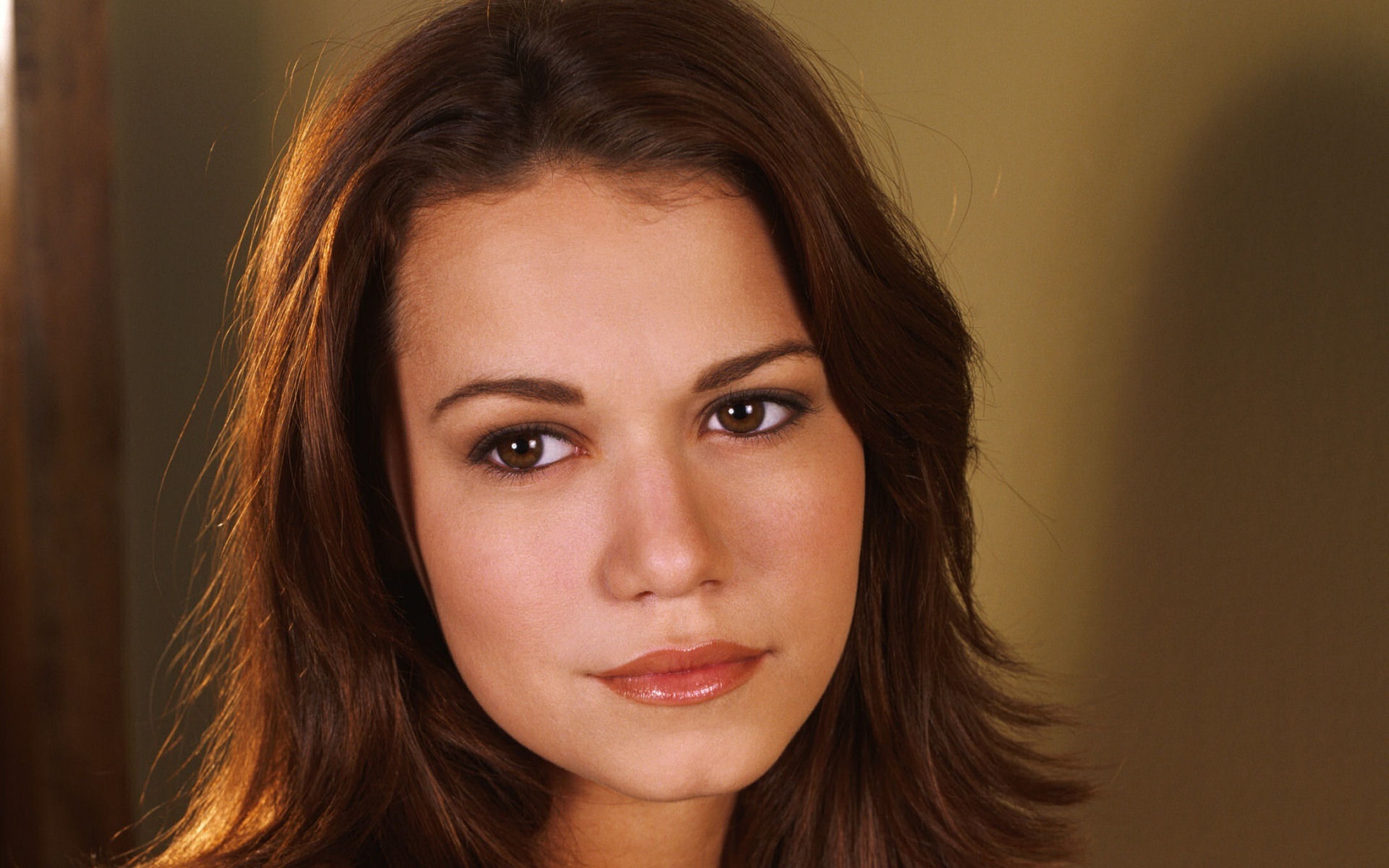 Bethany Joy Galeotti Wallpapers Images Photos Pictures