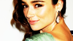 Crystal Reed Pictures