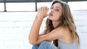 Daily Phoebe Tonkin Sexy Wallpapers