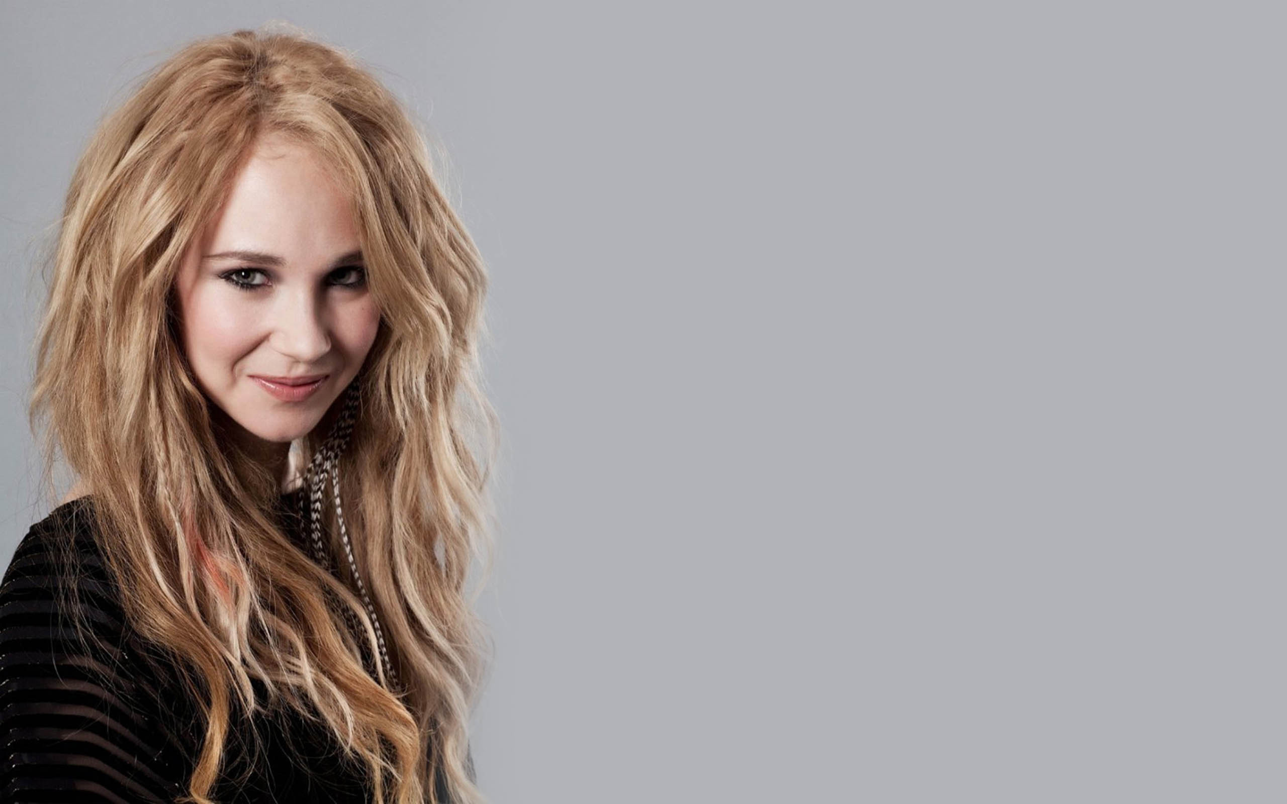 All Juno Temple wallpapers.