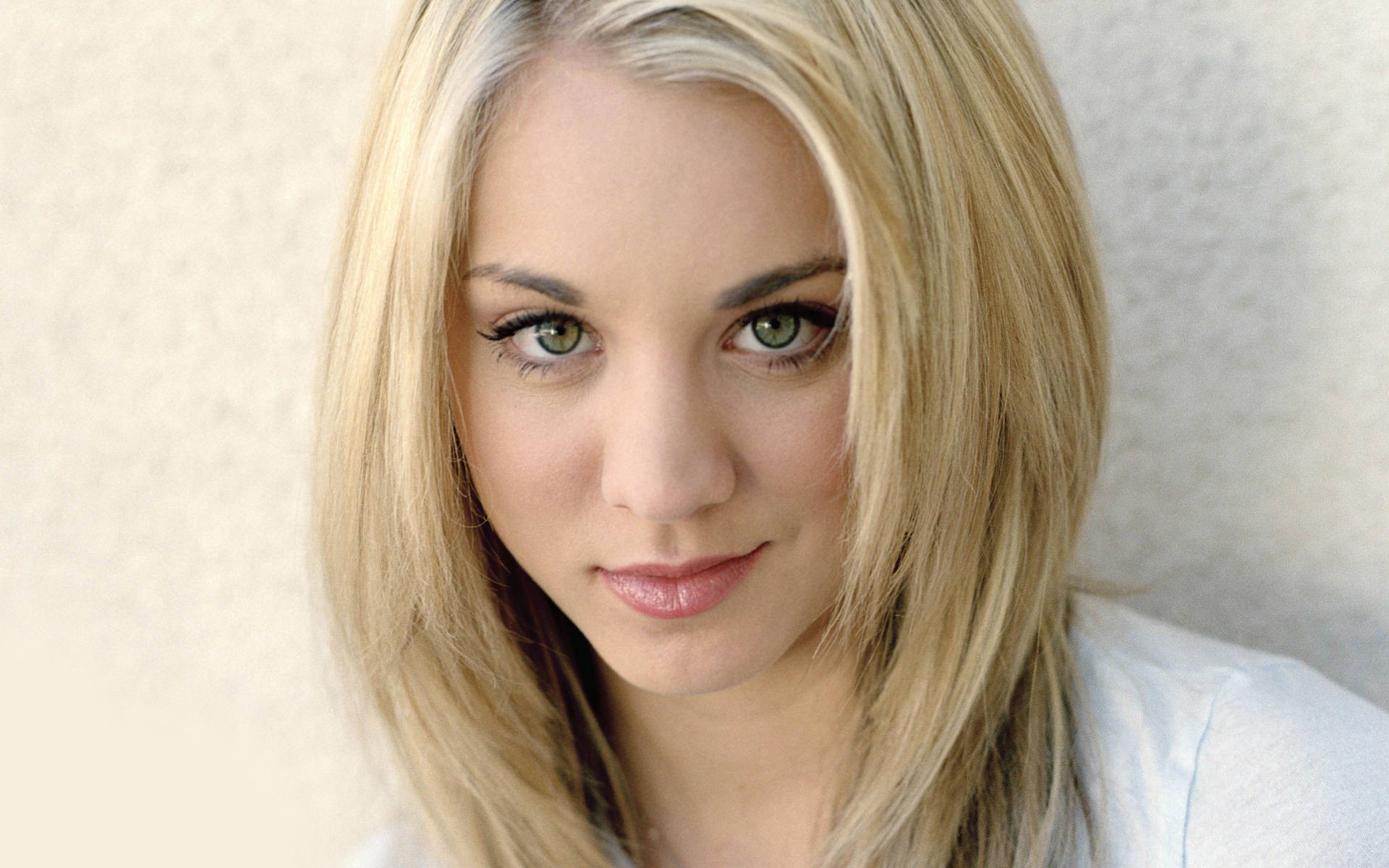 Kaley Cuoco Wallpapers Images Photos Pictures Backgrounds