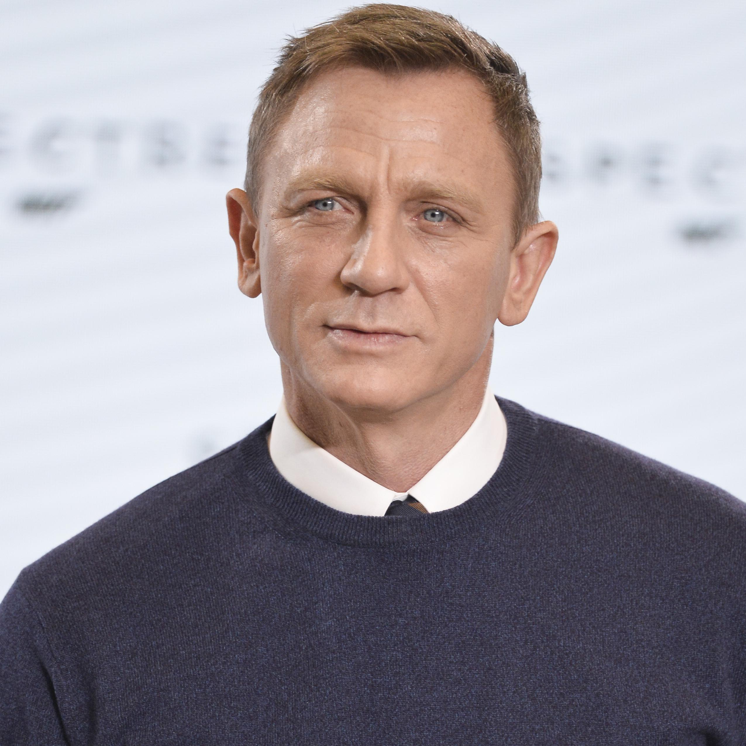 Daniel Craig Wallpapers Images Photos Pictures Backgrounds