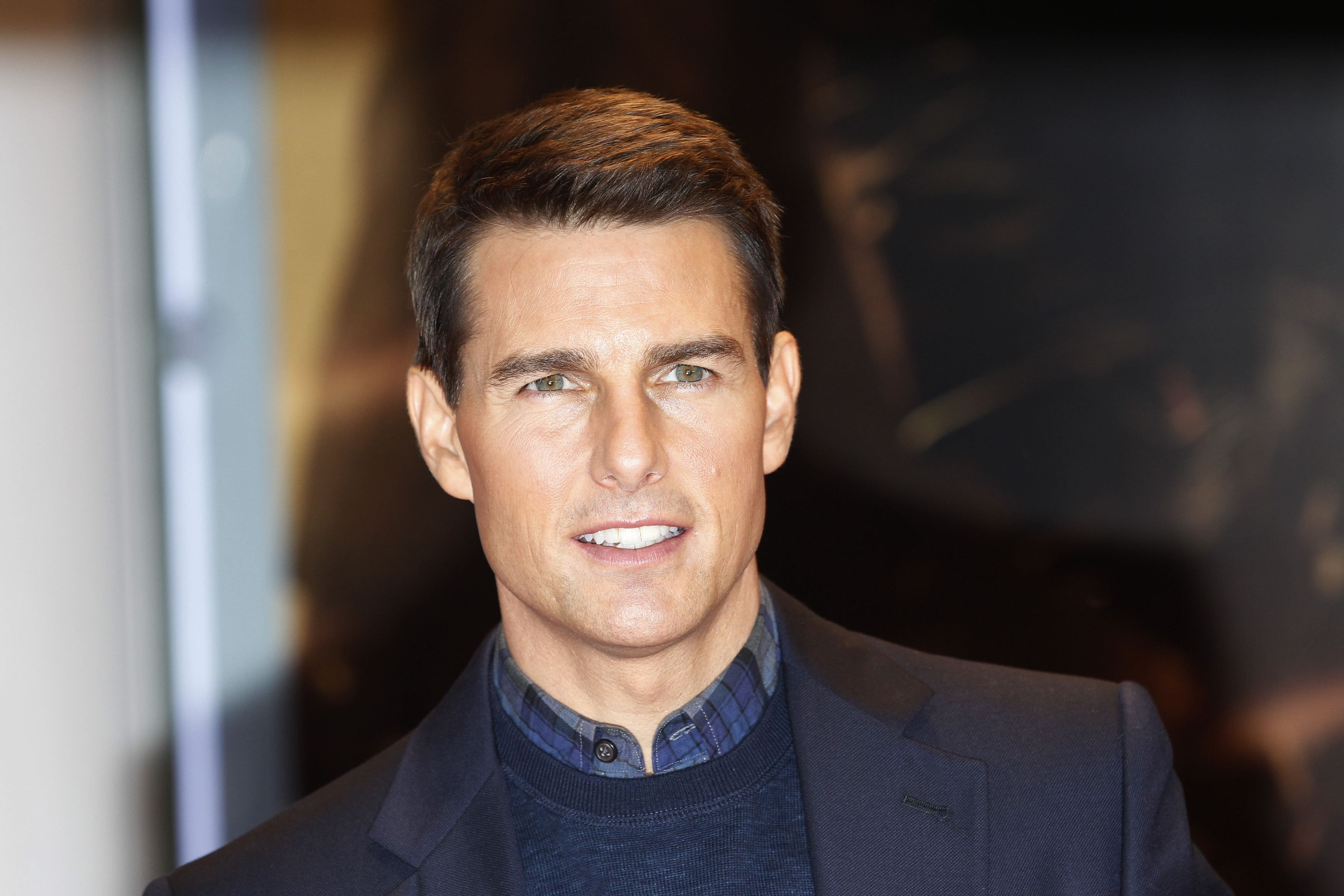 Tom Cruise Wallpapers Images Photos Pictures Backgrounds