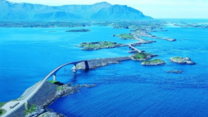 Atlantic Ocean Road In Norway Background