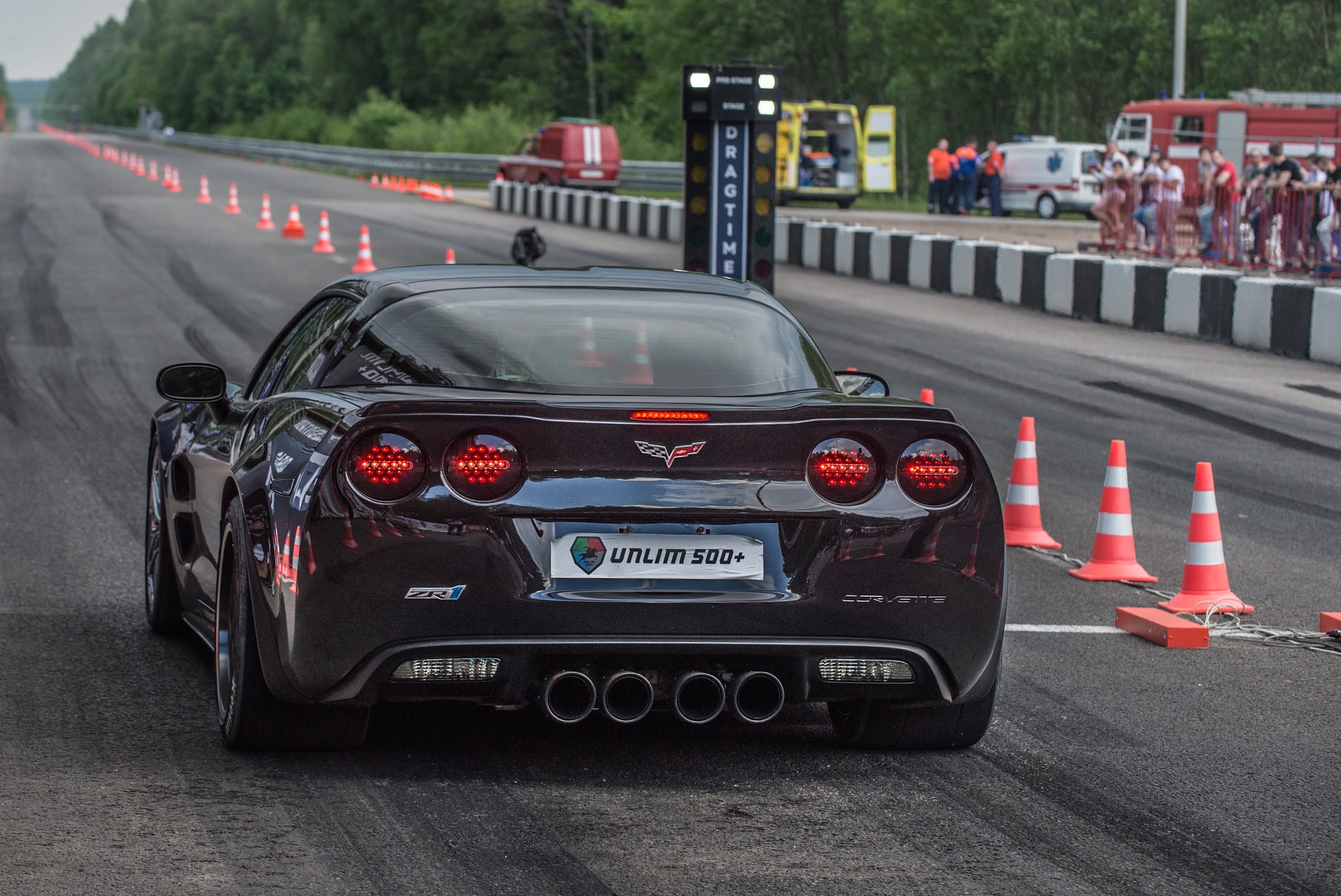 You can search within the site for more Chevrolet Corvette Zr1 Hd Desktop. 